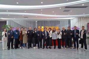 热烈欢迎新疆喀什人社局一行领导莅临半岛bandao（中国）集团指导