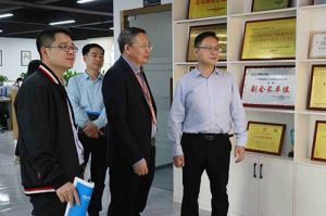 热烈欢迎市政府秘书长林兢一行莅临半岛bandao（中国）集团广西公司考察指导